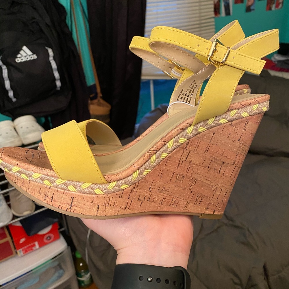 Yellow wedges